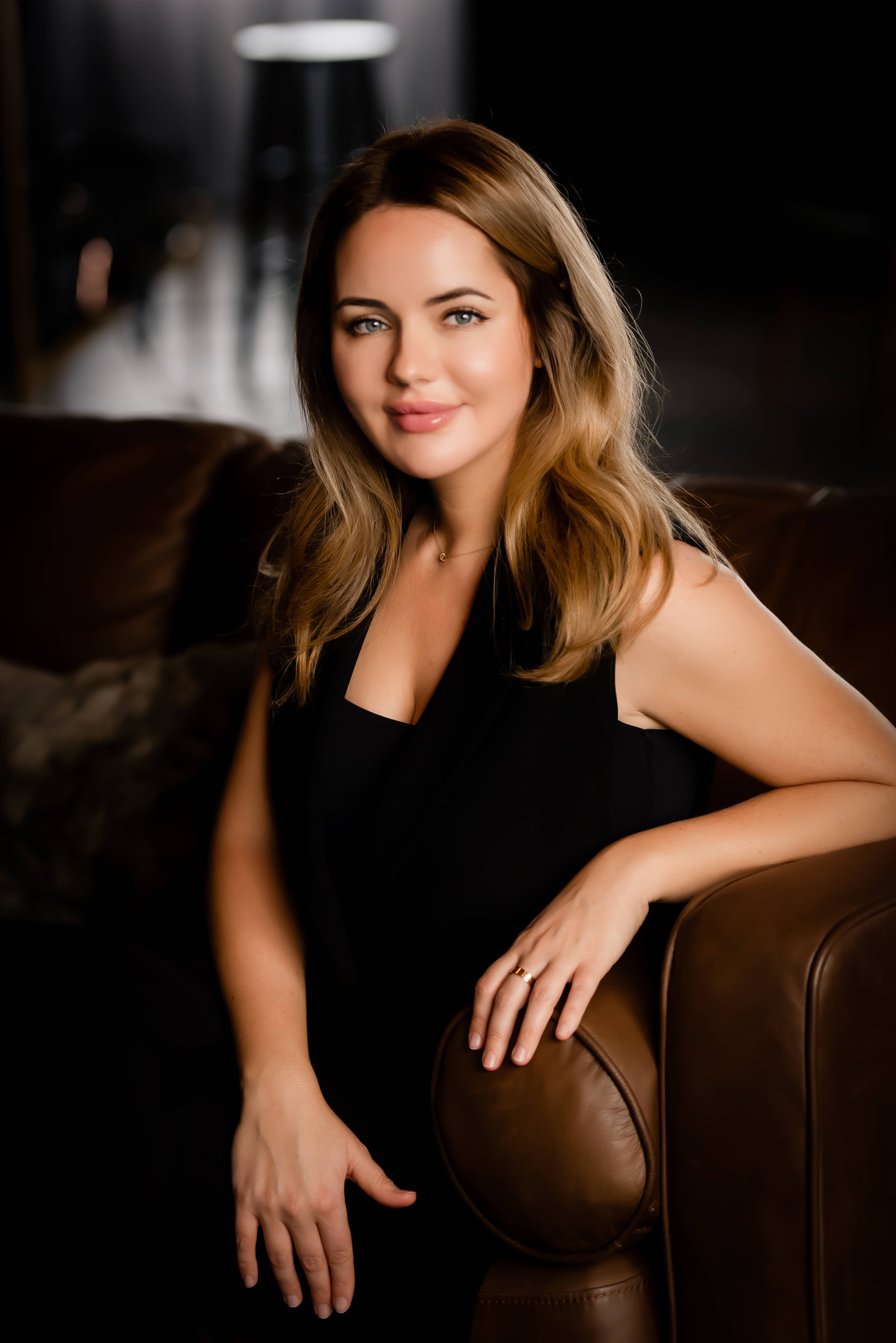 Dr. Gabriela Meszaros